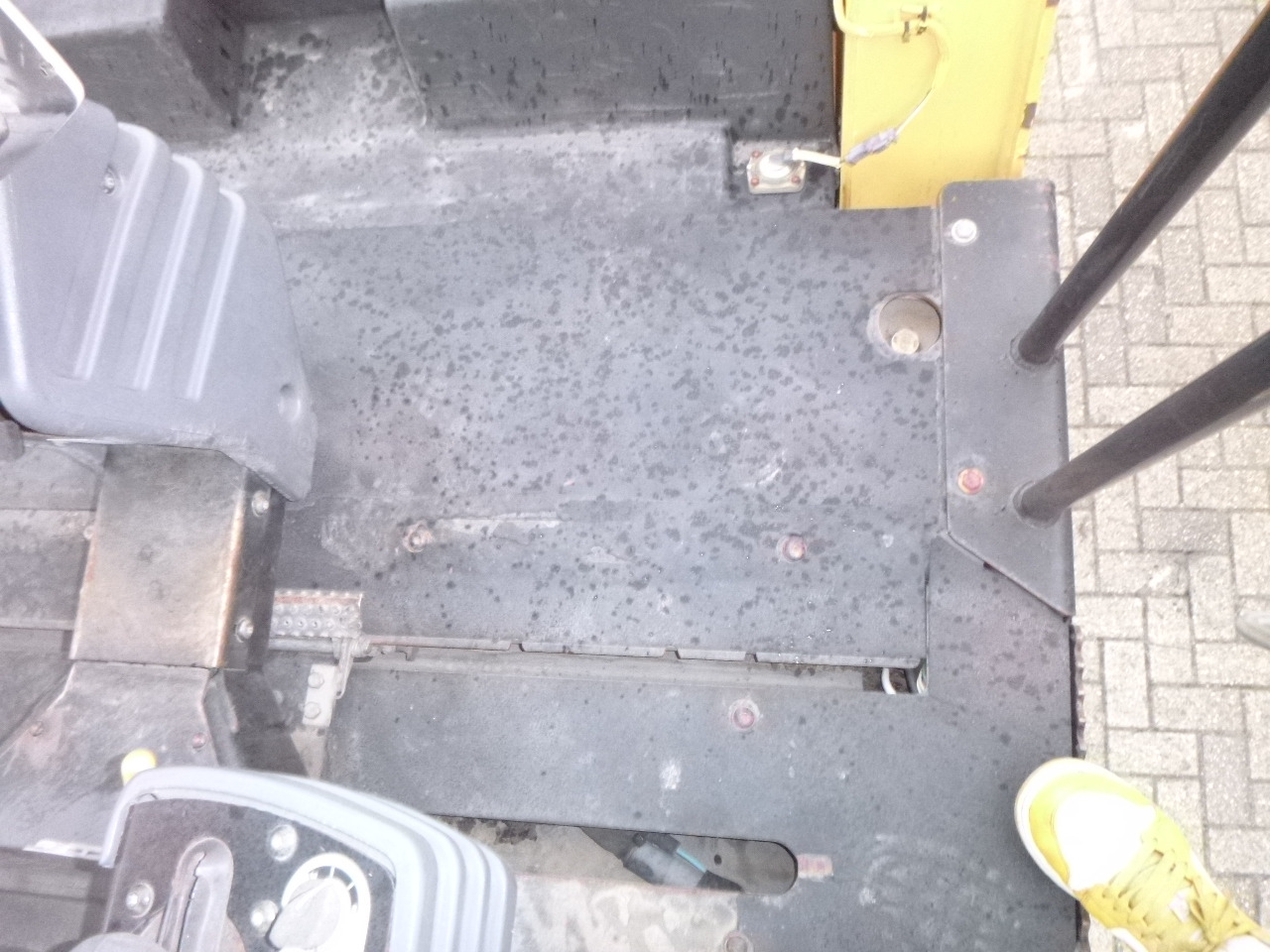 Úthenger CATERPILLAR CB-534D: 30 kép. Úthenger CATERPILLAR CB-534D: 30 kép.