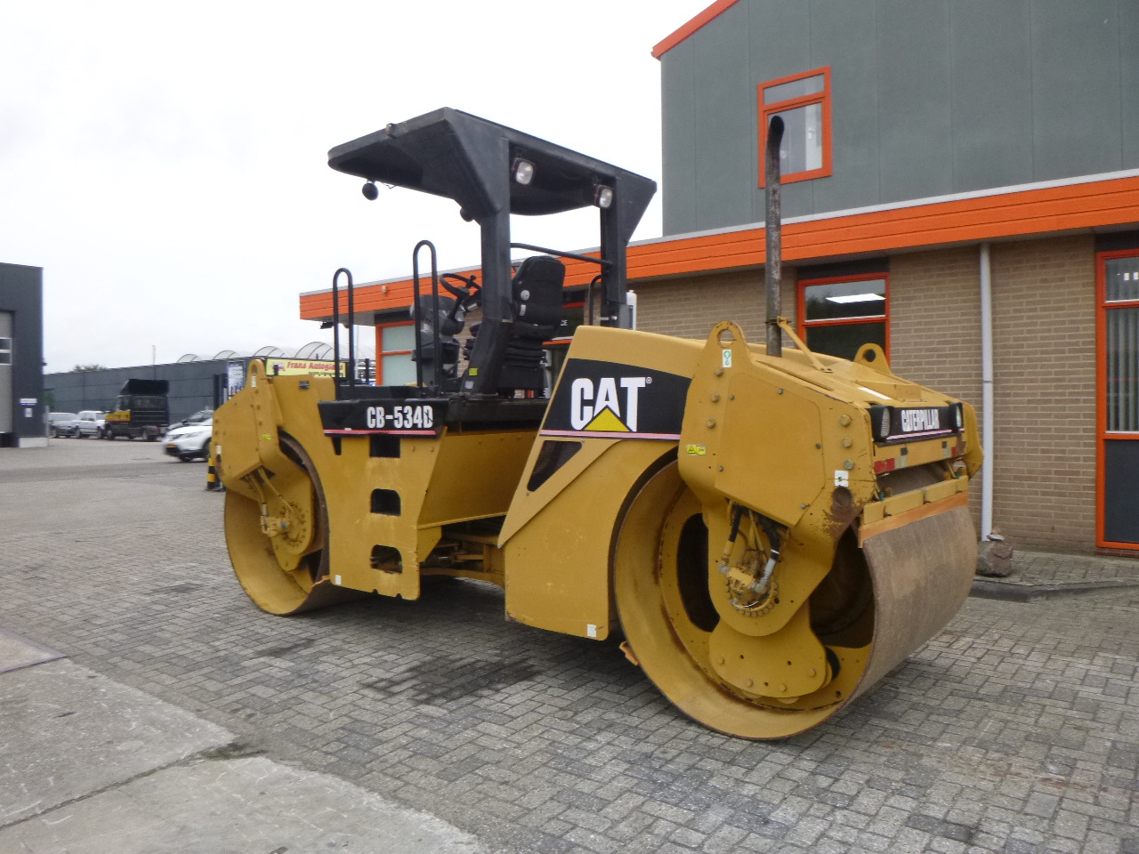 CATERPILLAR CB-534D - Úthenger: 2 kép. CATERPILLAR CB-534D - Úthenger: 2 kép.