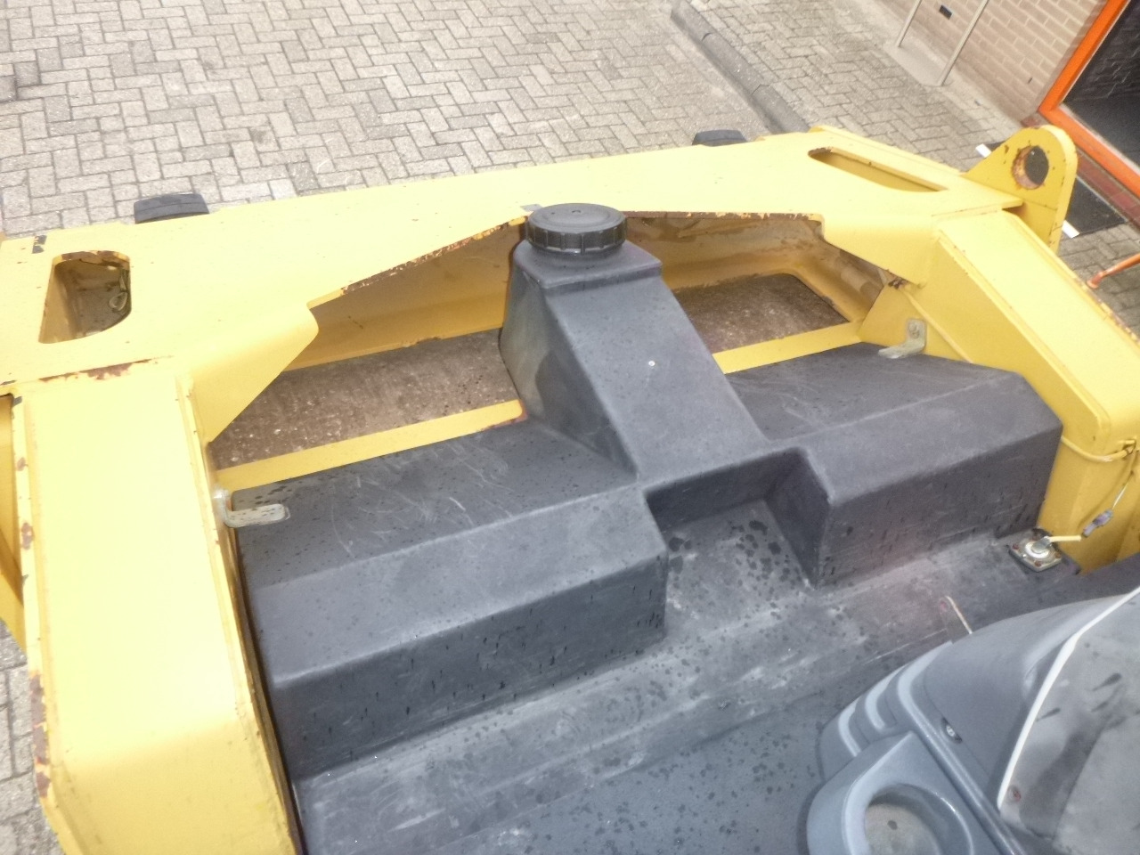 Úthenger CATERPILLAR CB-534D: 23 kép. Úthenger CATERPILLAR CB-534D: 23 kép.