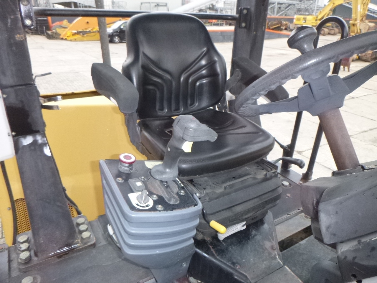 Úthenger CATERPILLAR CB-534D: 29 kép. Úthenger CATERPILLAR CB-534D: 29 kép.