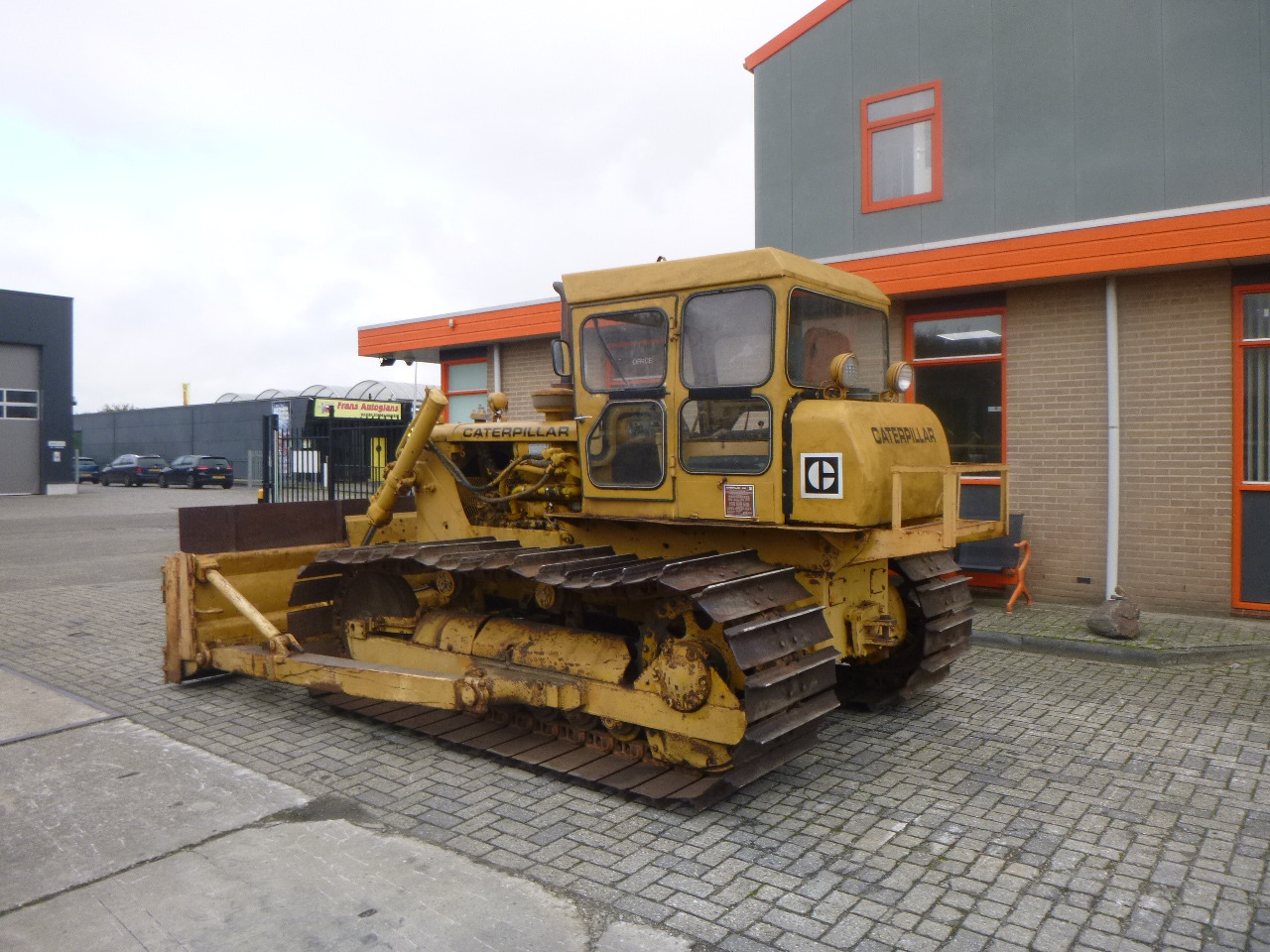 CATERPILLAR D4D LGP - Buldózer: 3 kép. CATERPILLAR D4D LGP - Buldózer: 3 kép.