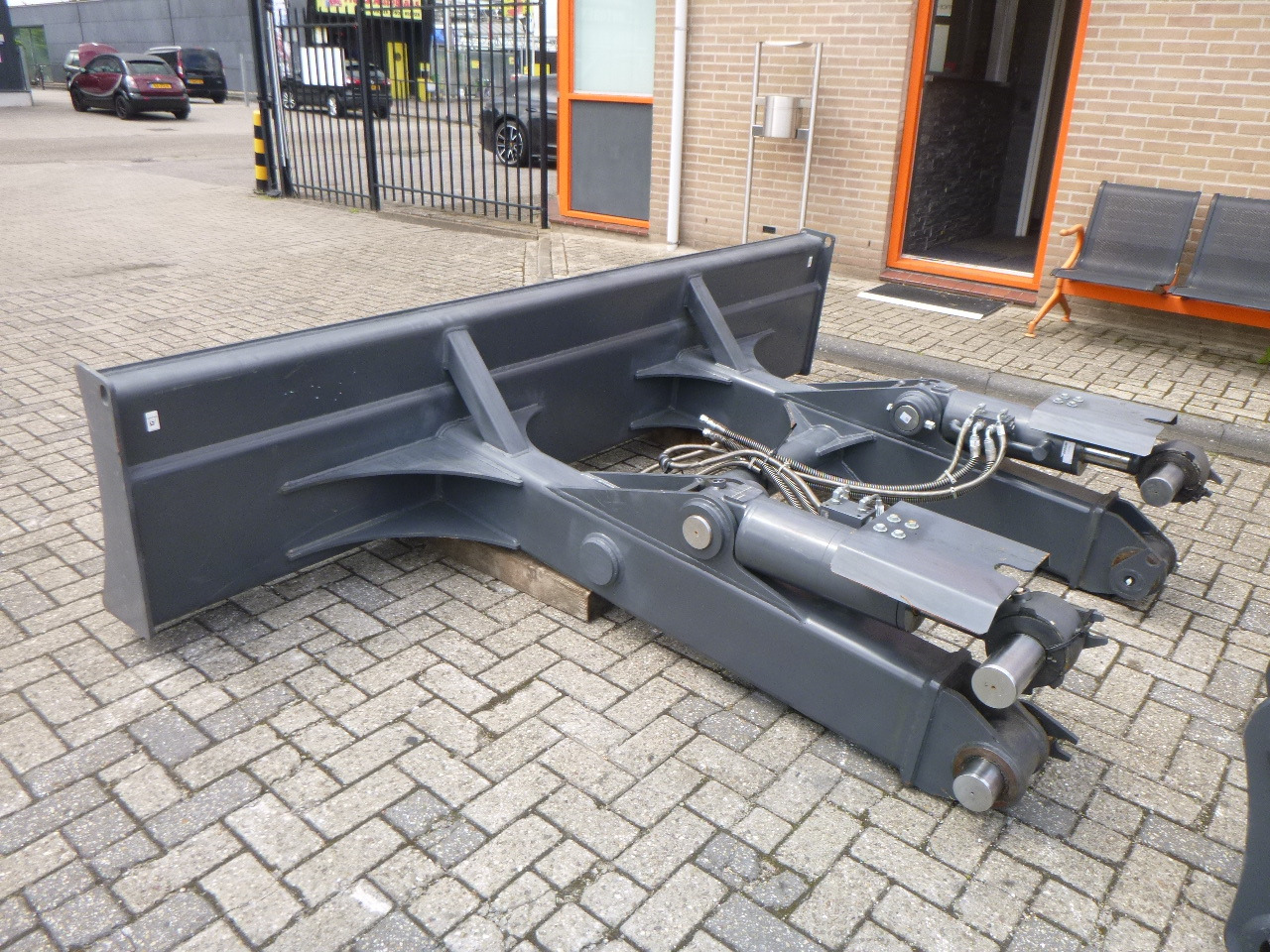 DOOSAN DX235LCR - Tolólap - Lánctalpas kotró: 2 kép. DOOSAN DX235LCR - Tolólap - Lánctalpas kotró: 2 kép.
