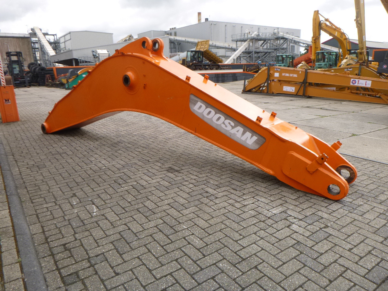 DOOSAN DX480/DX520/DX530 - Darugém - Kotrógép: 1 kép. DOOSAN DX480/DX520/DX530 - Darugém - Kotrógép: 1 kép.