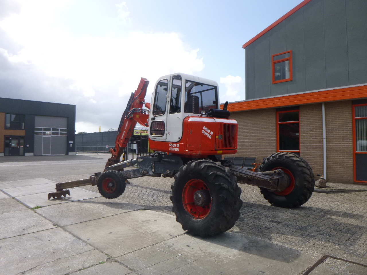 EUROCOMACH 6500M Super - Póklábú kotrógép: 3 kép. EUROCOMACH 6500M Super - Póklábú kotrógép: 3 kép.