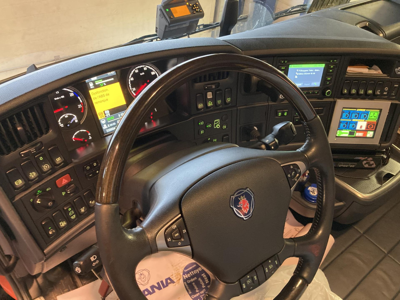 SCANIA porteur + grue AR cabine - Alvaz teherautó: 5 kép. SCANIA porteur + grue AR cabine - Alvaz teherautó: 5 kép.