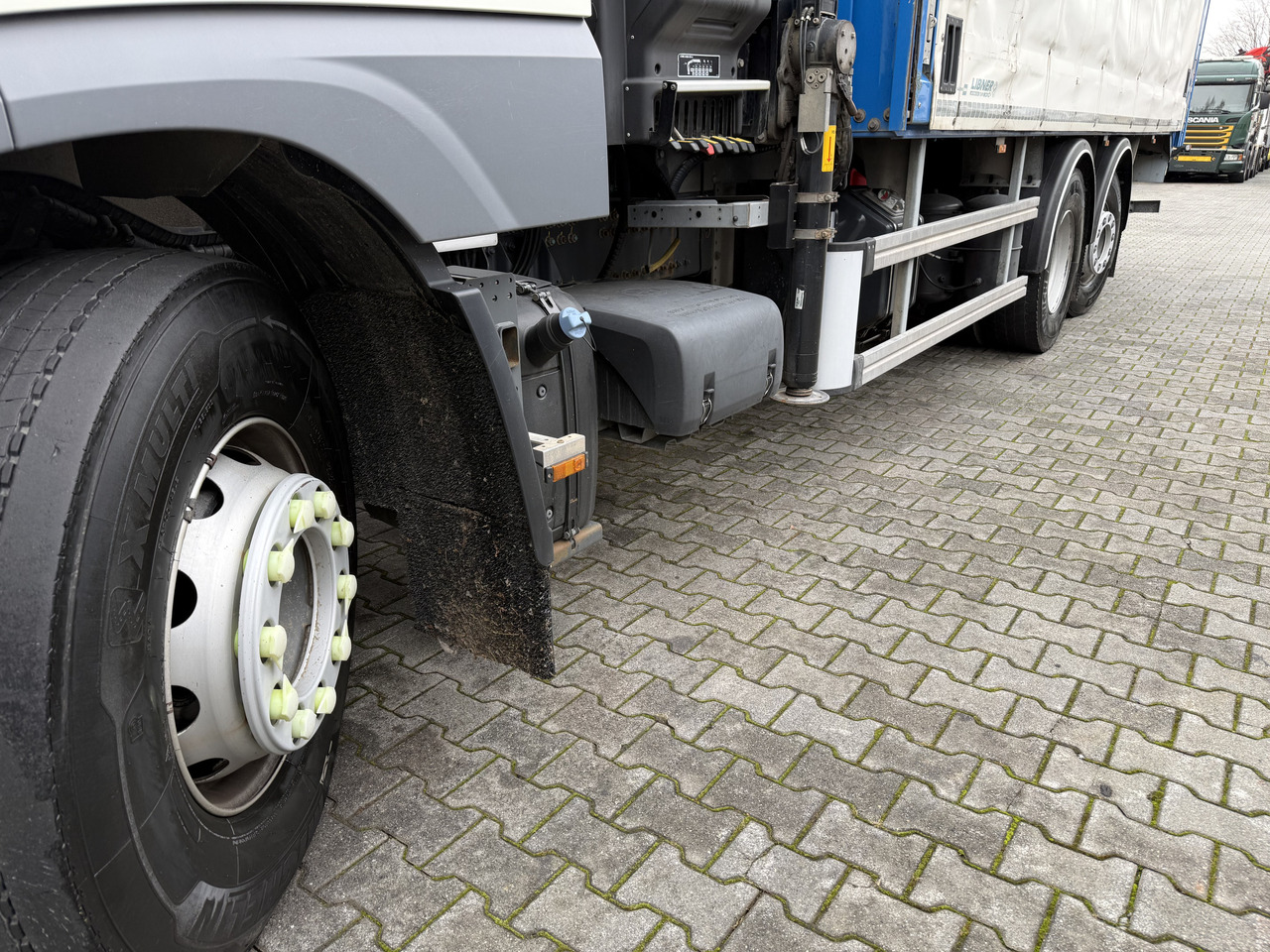 Daf XF480 6X2*4 Kran Hiab X-HiDuo 188 - Darus autó, Ponyvás teherautó: 3 kép. Daf XF480 6X2*4 Kran Hiab X-HiDuo 188 - Darus autó, Ponyvás teherautó: 3 kép.