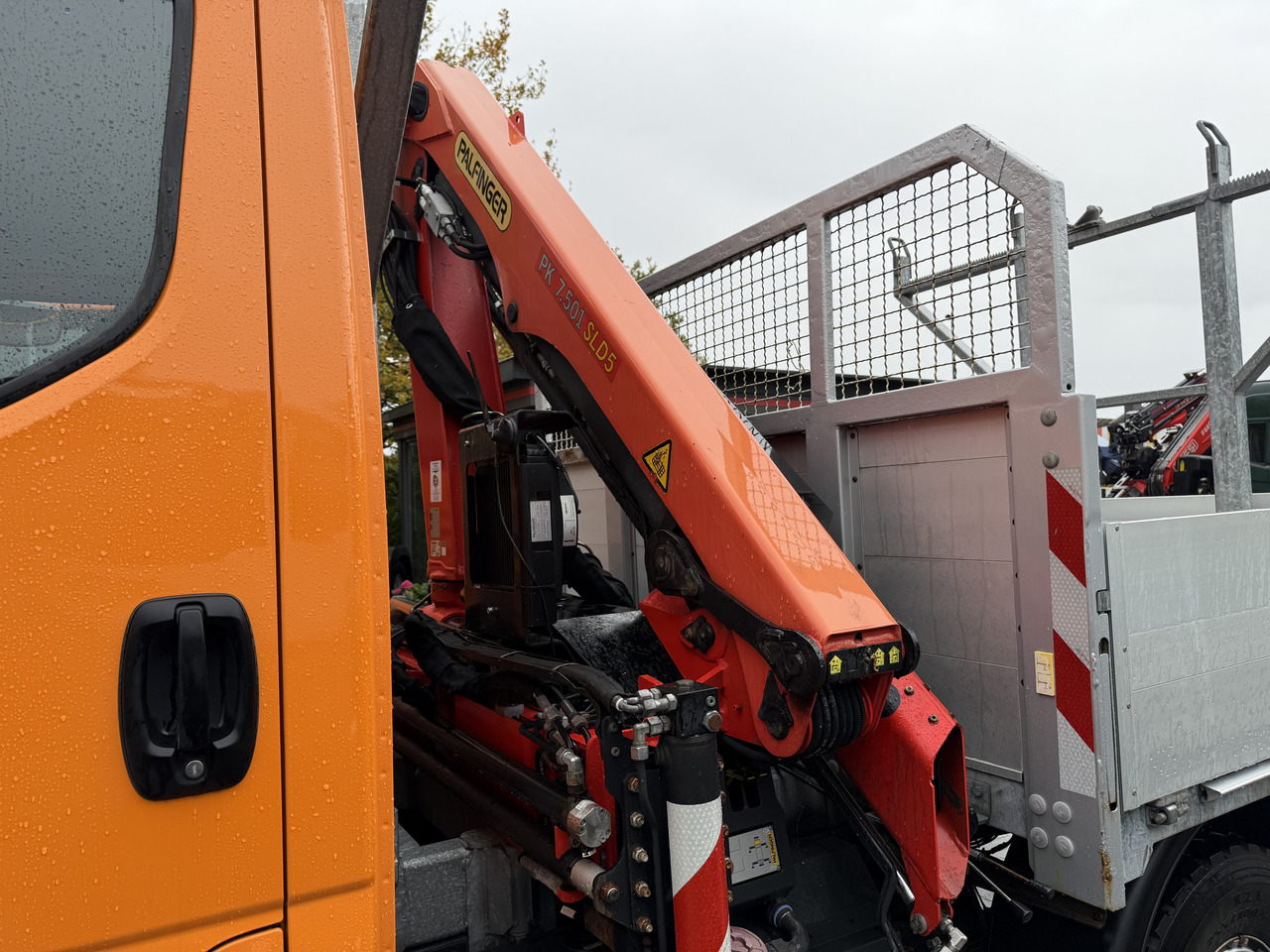 Iveco Daily 55S18W 4X4 Palfinger PK 7.501 - Platós kisteherautó: 4 kép. Iveco Daily 55S18W 4X4 Palfinger PK 7.501 - Platós kisteherautó: 4 kép.