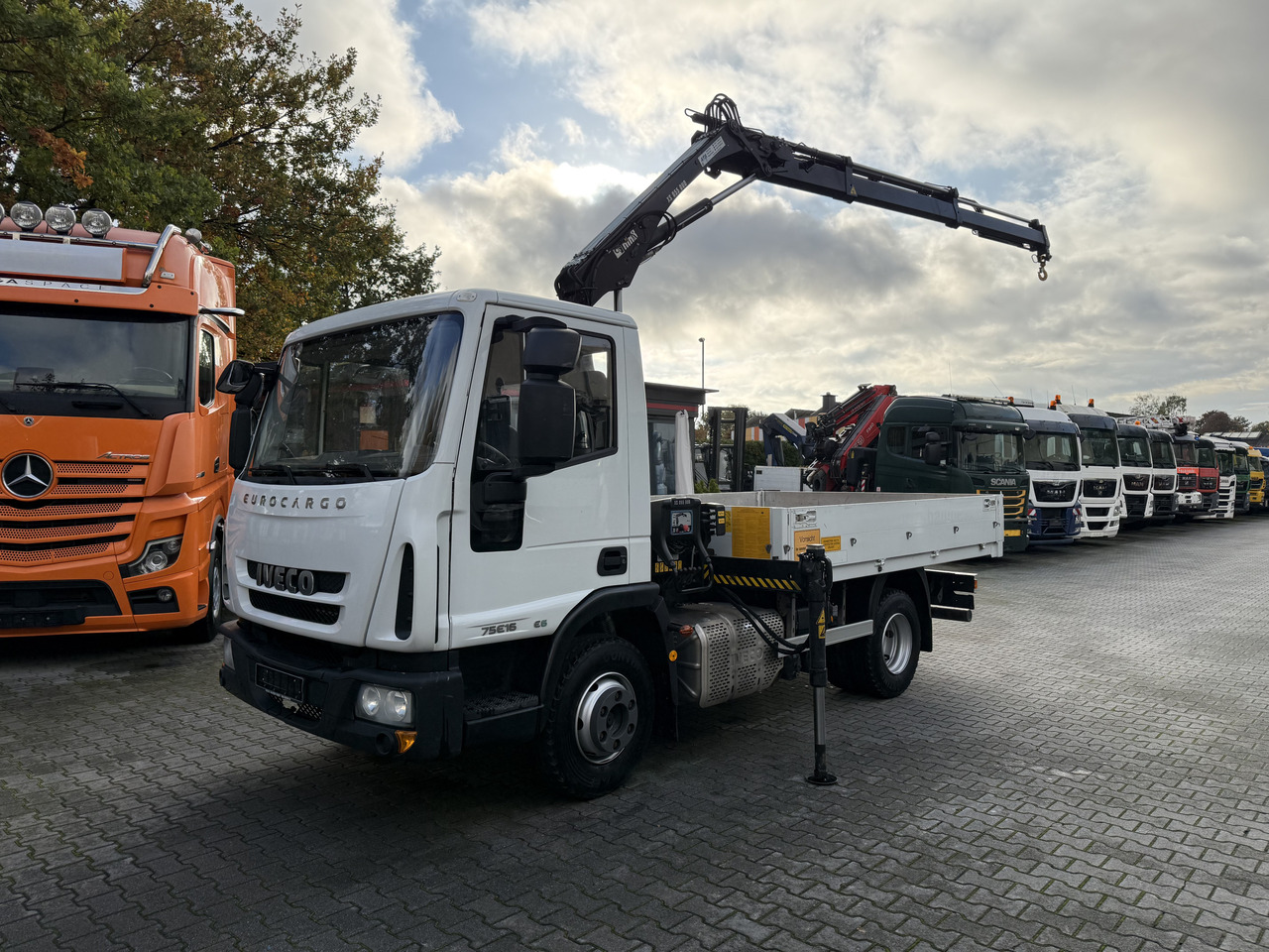 Iveco EuroCargo 75E16 Kran Hiab 055-2 - Darus autó, Platós teherautó: 1 kép. Iveco EuroCargo 75E16 Kran Hiab 055-2 - Darus autó, Platós teherautó: 1 kép.