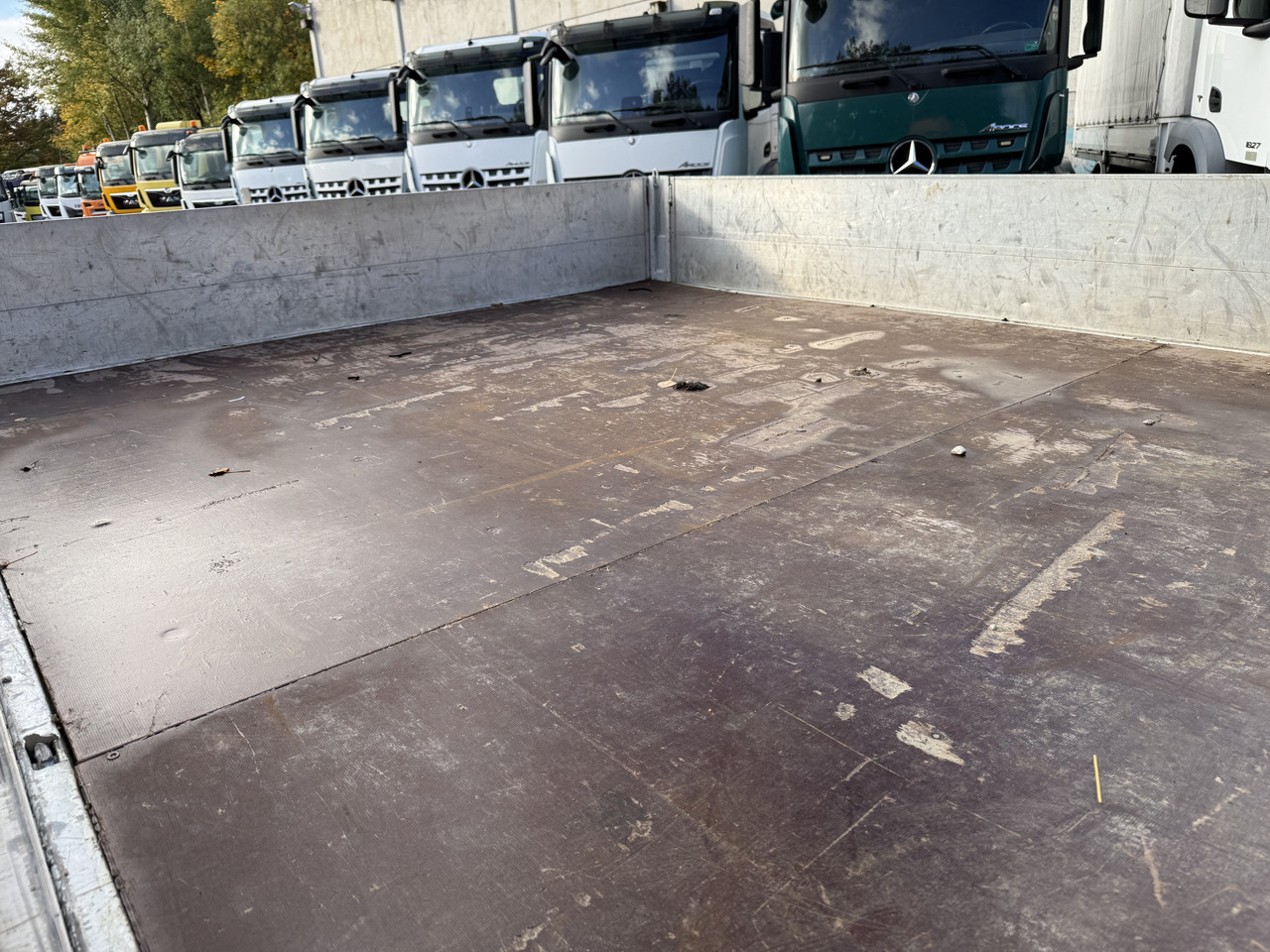 Iveco EuroCargo 75E16 Kran Hiab 055-2 - Darus autó, Platós teherautó: 3 kép. Iveco EuroCargo 75E16 Kran Hiab 055-2 - Darus autó, Platós teherautó: 3 kép.
