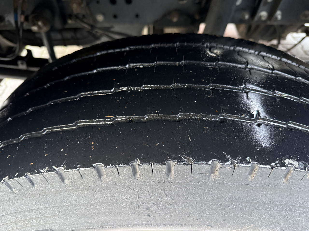 Iveco EuroCargo 80E22 Kran HMF 735 bis 15 Meter - Platós teherautó, Darus autó: 3 kép. Iveco EuroCargo 80E22 Kran HMF 735 bis 15 Meter - Platós teherautó, Darus autó: 3 kép.