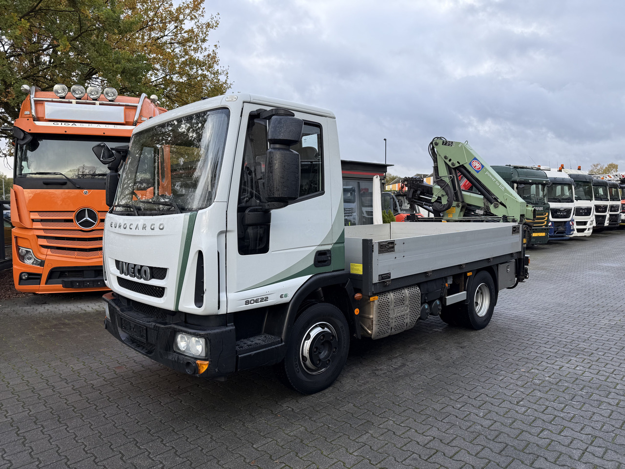 Iveco EuroCargo 80E22 Kran HMF 735 bis 15 Meter - Darus autó, Platós teherautó: 1 kép. Iveco EuroCargo 80E22 Kran HMF 735 bis 15 Meter - Darus autó, Platós teherautó: 1 kép.