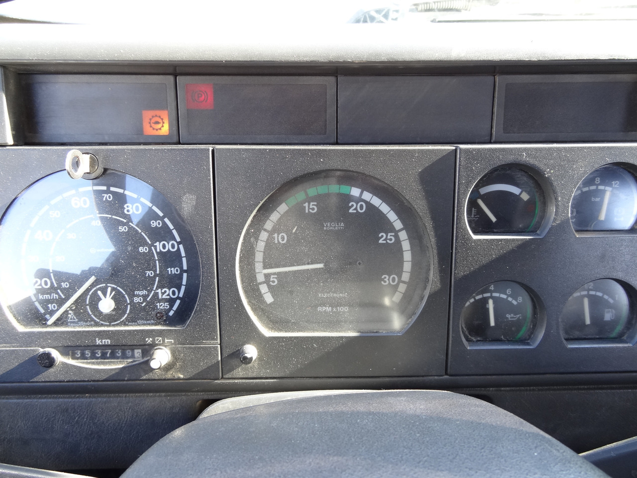 Iveco EuroTrakker 260E31 6X4 Palfinger 36002 - Platós teherautó, Darus autó: 2 kép. Iveco EuroTrakker 260E31 6X4 Palfinger 36002 - Platós teherautó, Darus autó: 2 kép.