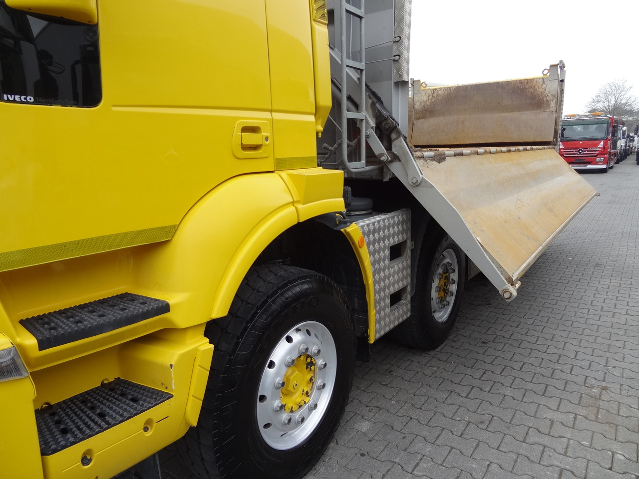 Iveco Trakker 450 8X4 Meiller - Billenőplatós teherautó: 3 kép. Iveco Trakker 450 8X4 Meiller - Billenőplatós teherautó: 3 kép.
