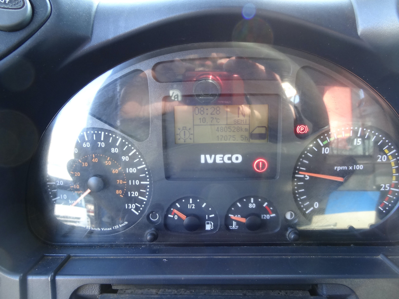 Iveco Trakker AD340T41 8X4 Kipper Kran Palfinger 23002 - Darus autó, Billenőplatós teherautó: 3 kép. Iveco Trakker AD340T41 8X4 Kipper Kran Palfinger 23002 - Darus autó, Billenőplatós teherautó: 3 kép.