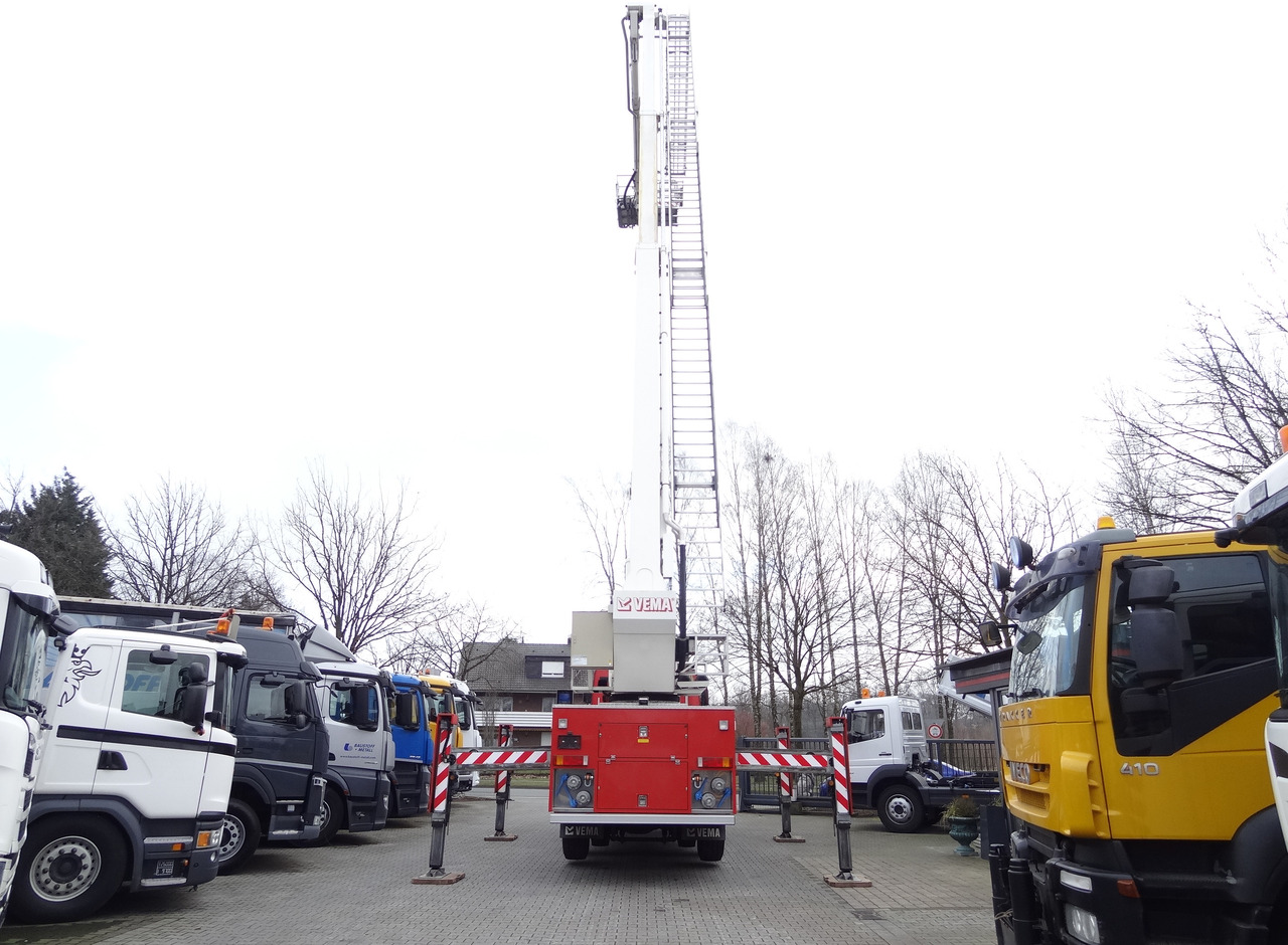 MAN FE 410 6X6 Feuerwehr Vema Lift 32 Meter - Emelőkosaras teherautó: 2 kép. MAN FE 410 6X6 Feuerwehr Vema Lift 32 Meter - Emelőkosaras teherautó: 2 kép.