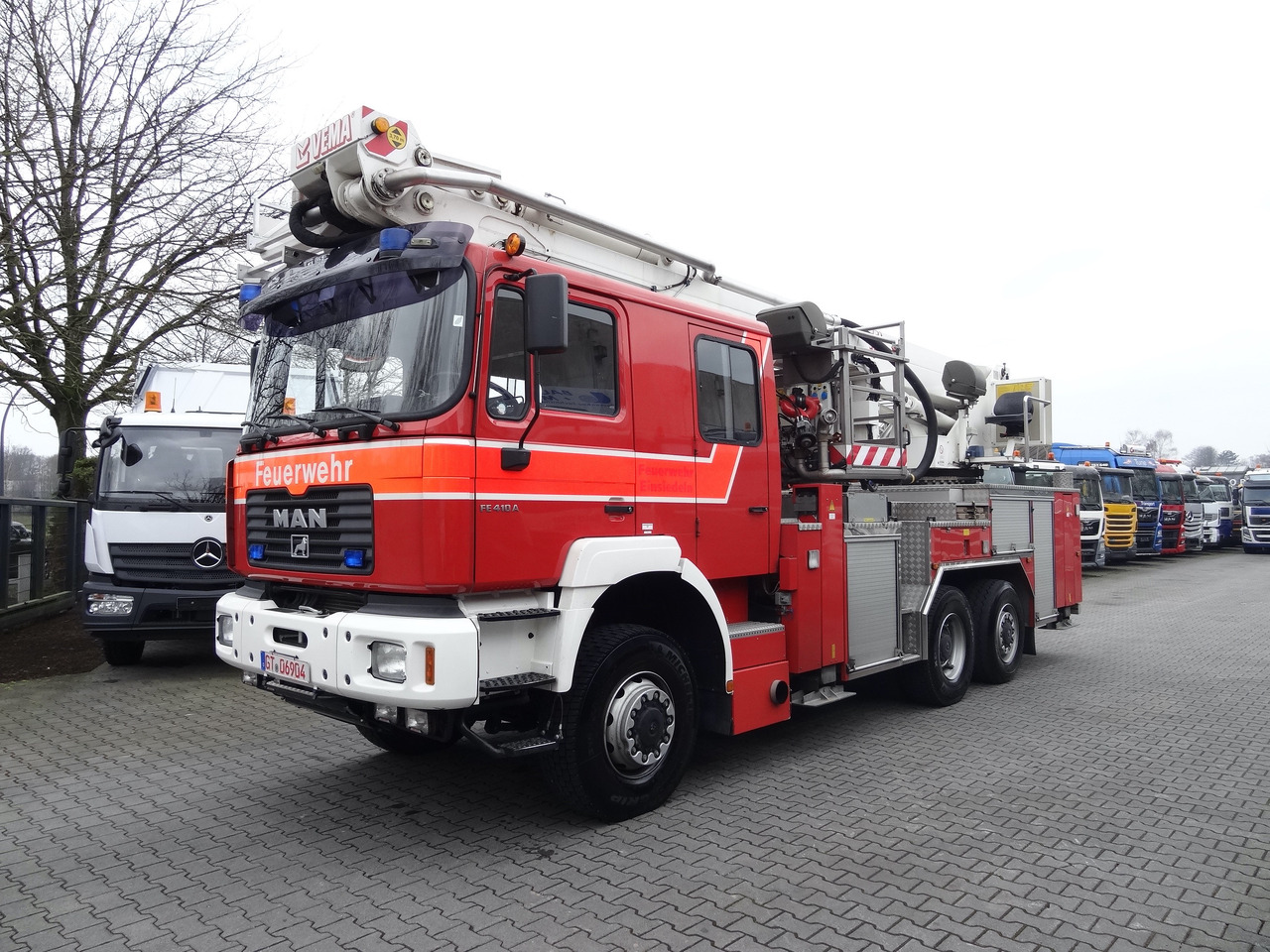 MAN FE 410 6X6 Feuerwehr Vema Lift 32 Meter - Emelőkosaras teherautó: 1 kép. MAN FE 410 6X6 Feuerwehr Vema Lift 32 Meter - Emelőkosaras teherautó: 1 kép.