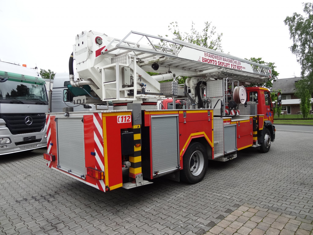 Emelőkosaras teherautó MAN L2000 18.284 Feuerwehr Bronto Skylift 27 Meter: 10 kép.