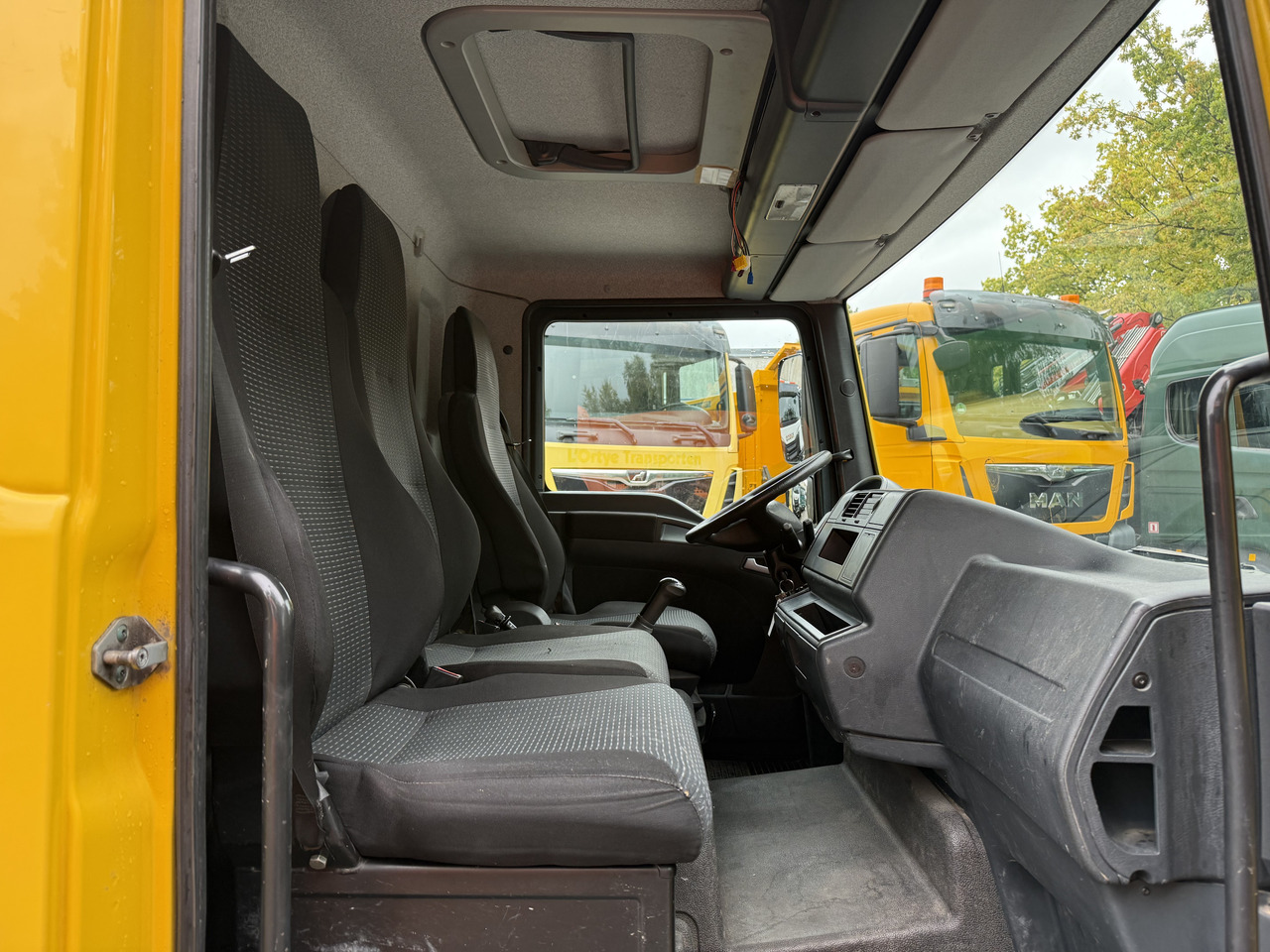 MAN TGL 8.180 BB - Platós teherautó: 5 kép. MAN TGL 8.180 BB - Platós teherautó: 5 kép.