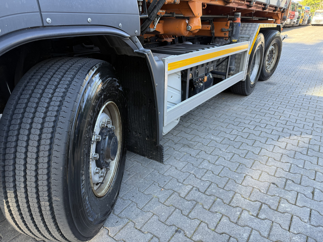 MAN TGS 28.400 6X4H-4 BL - Billenőplatós teherautó, Darus autó: 3 kép. MAN TGS 28.400 6X4H-4 BL - Billenőplatós teherautó, Darus autó: 3 kép.