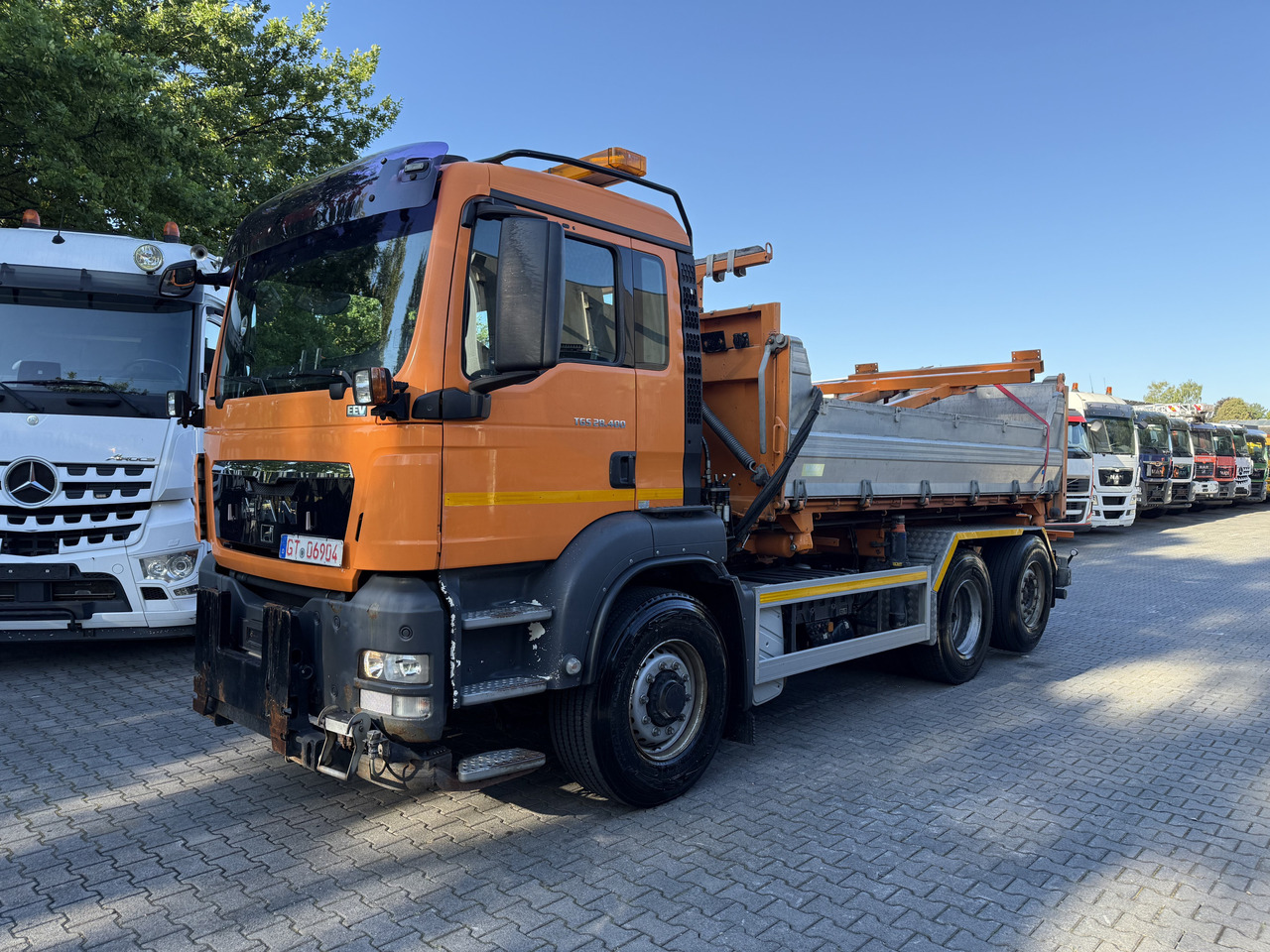 MAN TGS 28.400 6X4H-4 BL - Billenőplatós teherautó, Darus autó: 1 kép. MAN TGS 28.400 6X4H-4 BL - Billenőplatós teherautó, Darus autó: 1 kép.