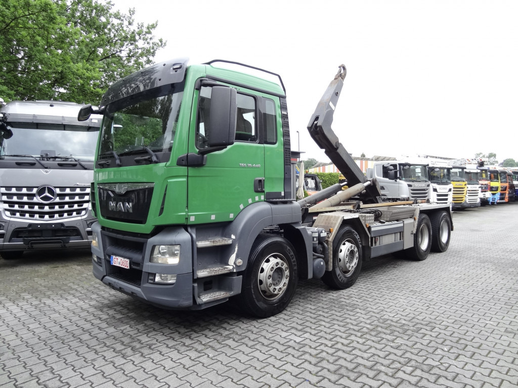 MAN TGS 35.440 8X4 BB VDL Haken - Horgos rakodó teherautó: 1 kép. MAN TGS 35.440 8X4 BB VDL Haken - Horgos rakodó teherautó: 1 kép.