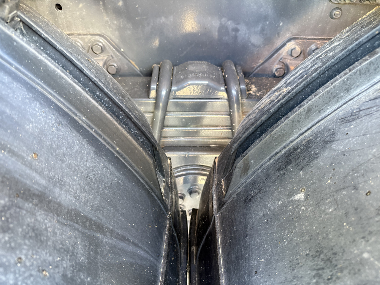 MAN TGS 41.500 8X6 BB Meiller - Billenőplatós teherautó: 3 kép. MAN TGS 41.500 8X6 BB Meiller - Billenőplatós teherautó: 3 kép.