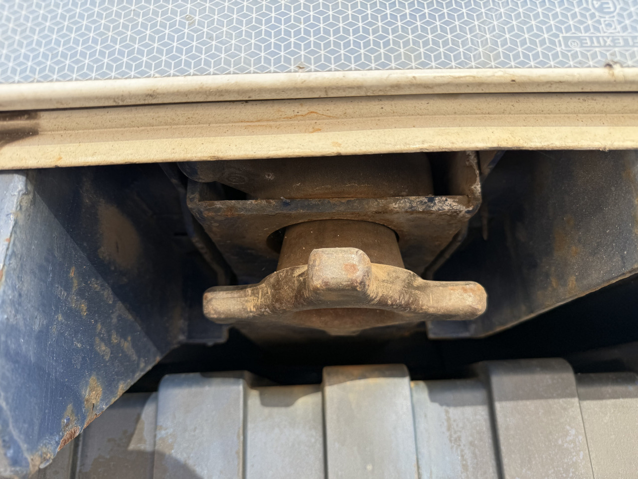 MAN TGX 26.440 6X2 Palfinger PK42502 - Darus autó, Platós teherautó: 2 kép. MAN TGX 26.440 6X2 Palfinger PK42502 - Darus autó, Platós teherautó: 2 kép.