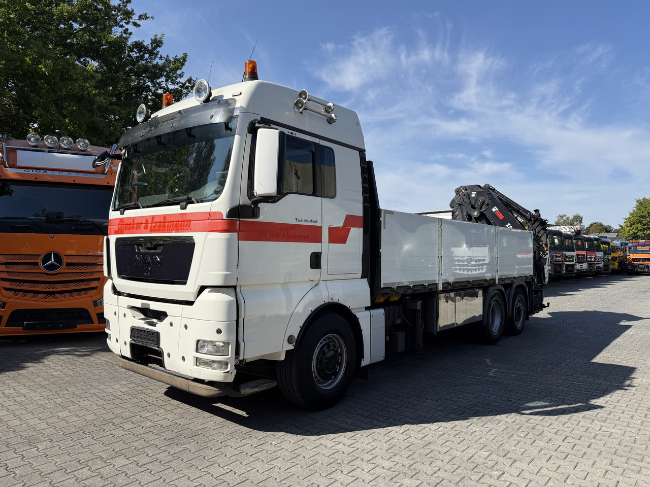 MAN TGX 26.480 6X2 Hiab 422 Bj 2017 bis 30 Meter - Darus autó, Platós teherautó: 1 kép. MAN TGX 26.480 6X2 Hiab 422 Bj 2017 bis 30 Meter - Darus autó, Platós teherautó: 1 kép.