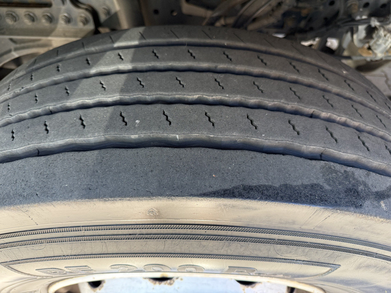 Mercedes-Benz Actros 1827 Kran Palfinger PK 9002 - Ponyvás teherautó, Darus autó: 2 kép. Mercedes-Benz Actros 1827 Kran Palfinger PK 9002 - Ponyvás teherautó, Darus autó: 2 kép.