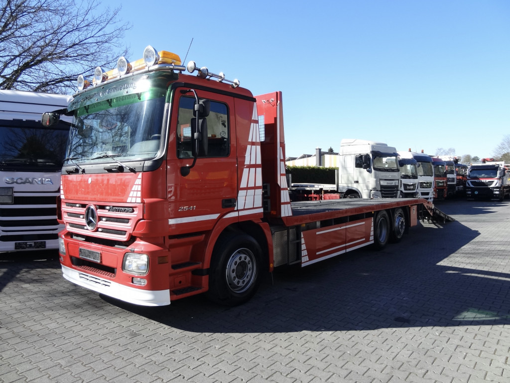 Mercedes-Benz Actros 2541 6X2 Maschinentransporter - Autószállító teherautó: 1 kép. Mercedes-Benz Actros 2541 6X2 Maschinentransporter - Autószállító teherautó: 1 kép.