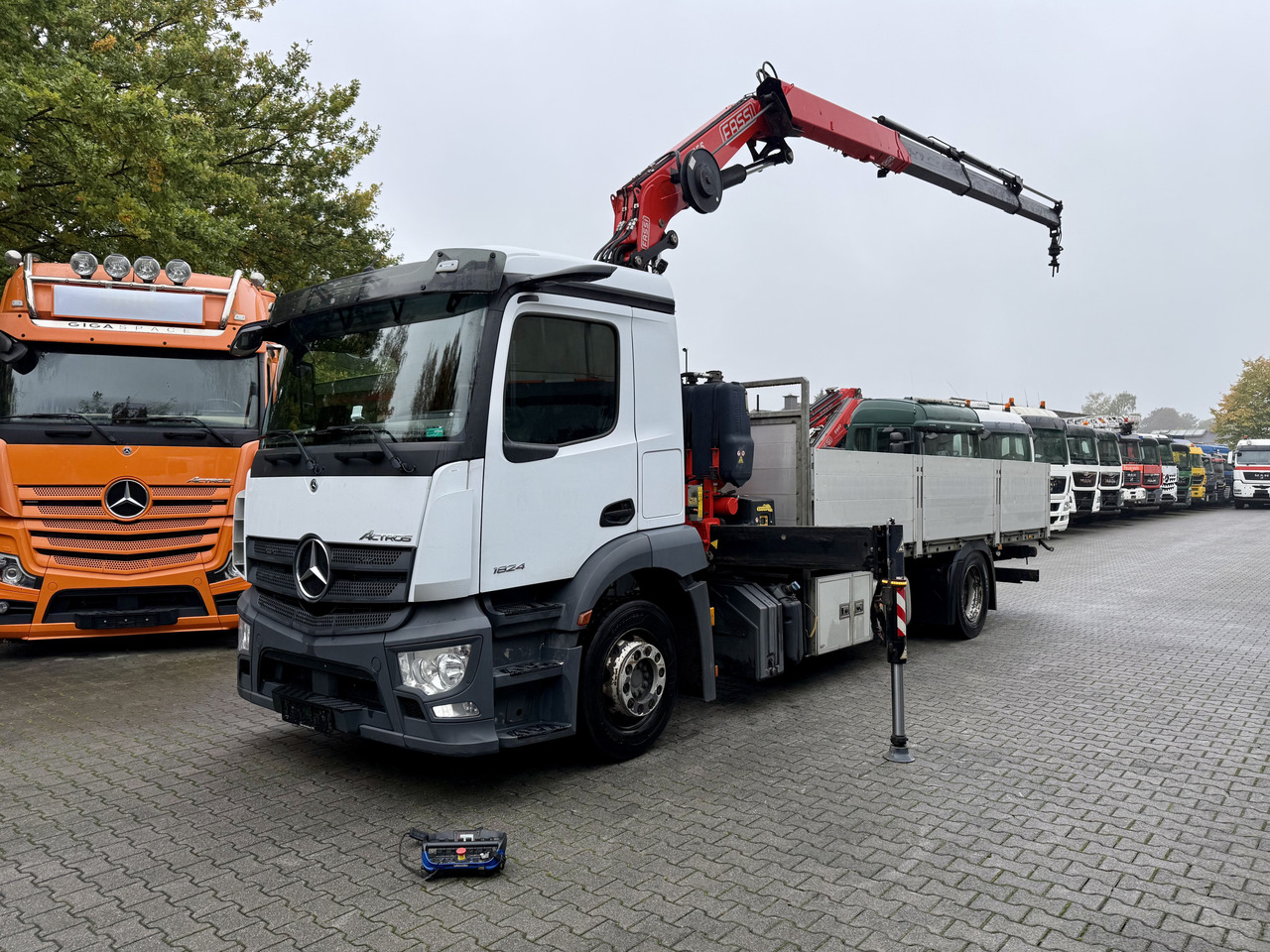 Mercedes-Benz Actros MP5 1824 Kran Fassi F155 - Darus autó, Platós teherautó: 1 kép. Mercedes-Benz Actros MP5 1824 Kran Fassi F155 - Darus autó, Platós teherautó: 1 kép.