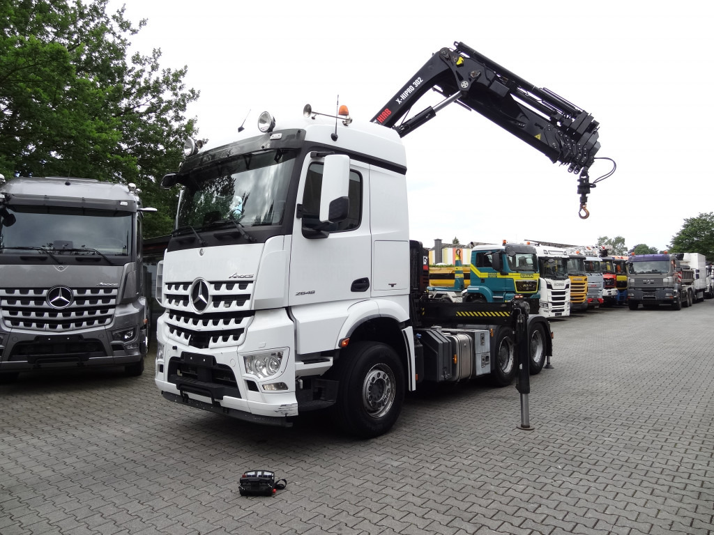 Mercedes-Benz Arocs 2648 LS 6X4 Kran Hiab X-HiPro 302 - Darus autó, Nyergesvontató: 1 kép. Mercedes-Benz Arocs 2648 LS 6X4 Kran Hiab X-HiPro 302 - Darus autó, Nyergesvontató: 1 kép.