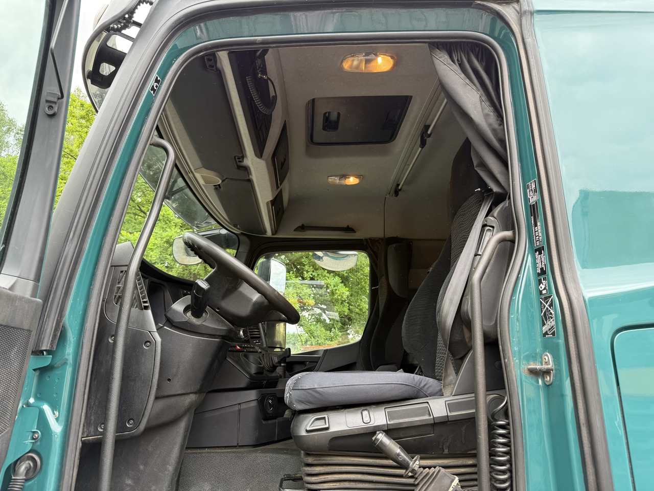 Mercedes-Benz Arocs 3251 8X4 Haken mit Kran HMF 2620 K5 - Horgos rakodó teherautó, Darus autó: 3 kép. Mercedes-Benz Arocs 3251 8X4 Haken mit Kran HMF 2620 K5 - Horgos rakodó teherautó, Darus autó: 3 kép.