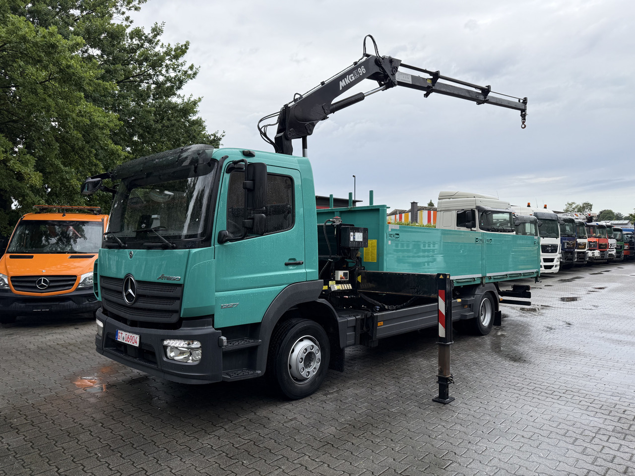 Mercedes-Benz Atego 1227 Kran MKG 96 - Platós teherautó, Darus autó: 1 kép. Mercedes-Benz Atego 1227 Kran MKG 96 - Platós teherautó, Darus autó: 1 kép.