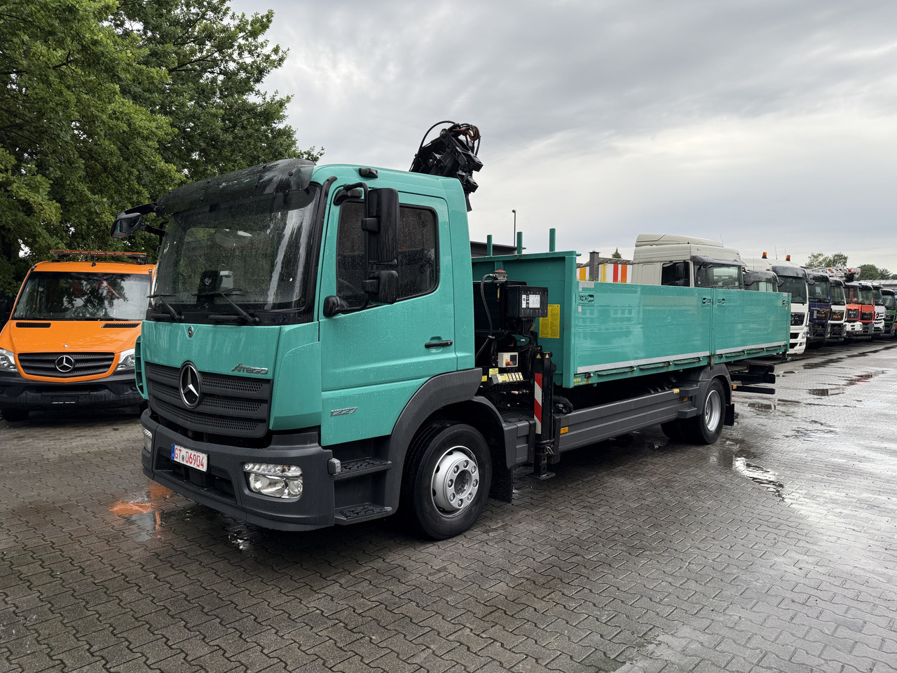 Mercedes-Benz Atego 1227 Kran MKG 96 - Platós teherautó, Darus autó: 1 kép. Mercedes-Benz Atego 1227 Kran MKG 96 - Platós teherautó, Darus autó: 1 kép.