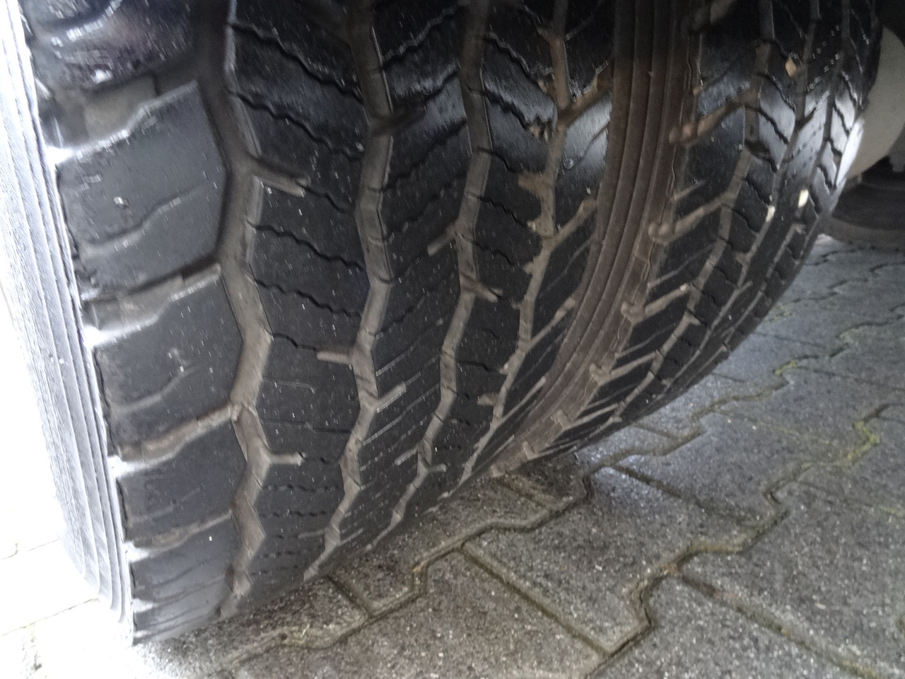 Mercedes-Benz Atego 818 Kran Palfinger 6501 - Platós teherautó, Darus autó: 2 kép. Mercedes-Benz Atego 818 Kran Palfinger 6501 - Platós teherautó, Darus autó: 2 kép.