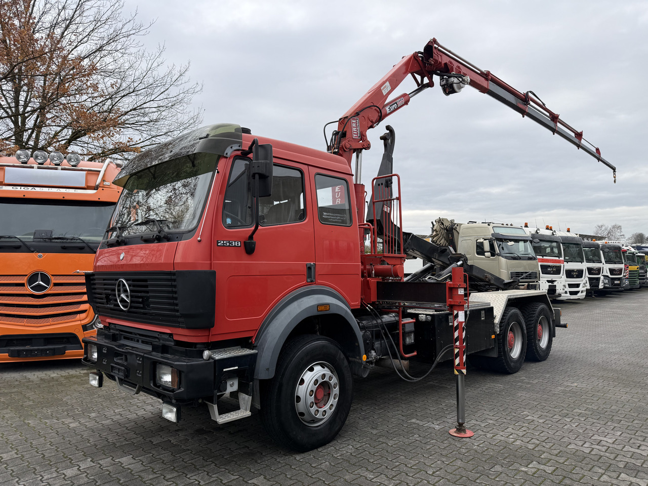 Mercedes-Benz SK 2538 6X4 Haken Kran/ Oldtimer/ Feuerwehr - Horgos rakodó teherautó, Darus autó: 1 kép. Mercedes-Benz SK 2538 6X4 Haken Kran/ Oldtimer/ Feuerwehr - Horgos rakodó teherautó, Darus autó: 1 kép.