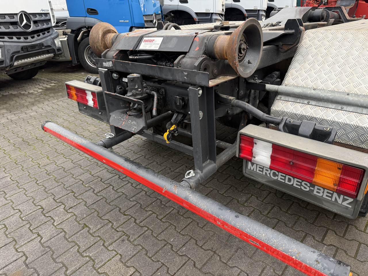 Mercedes-Benz SK 2538 6X4 Haken Kran/ Oldtimer/ Feuerwehr - Horgos rakodó teherautó, Darus autó: 4 kép. Mercedes-Benz SK 2538 6X4 Haken Kran/ Oldtimer/ Feuerwehr - Horgos rakodó teherautó, Darus autó: 4 kép.