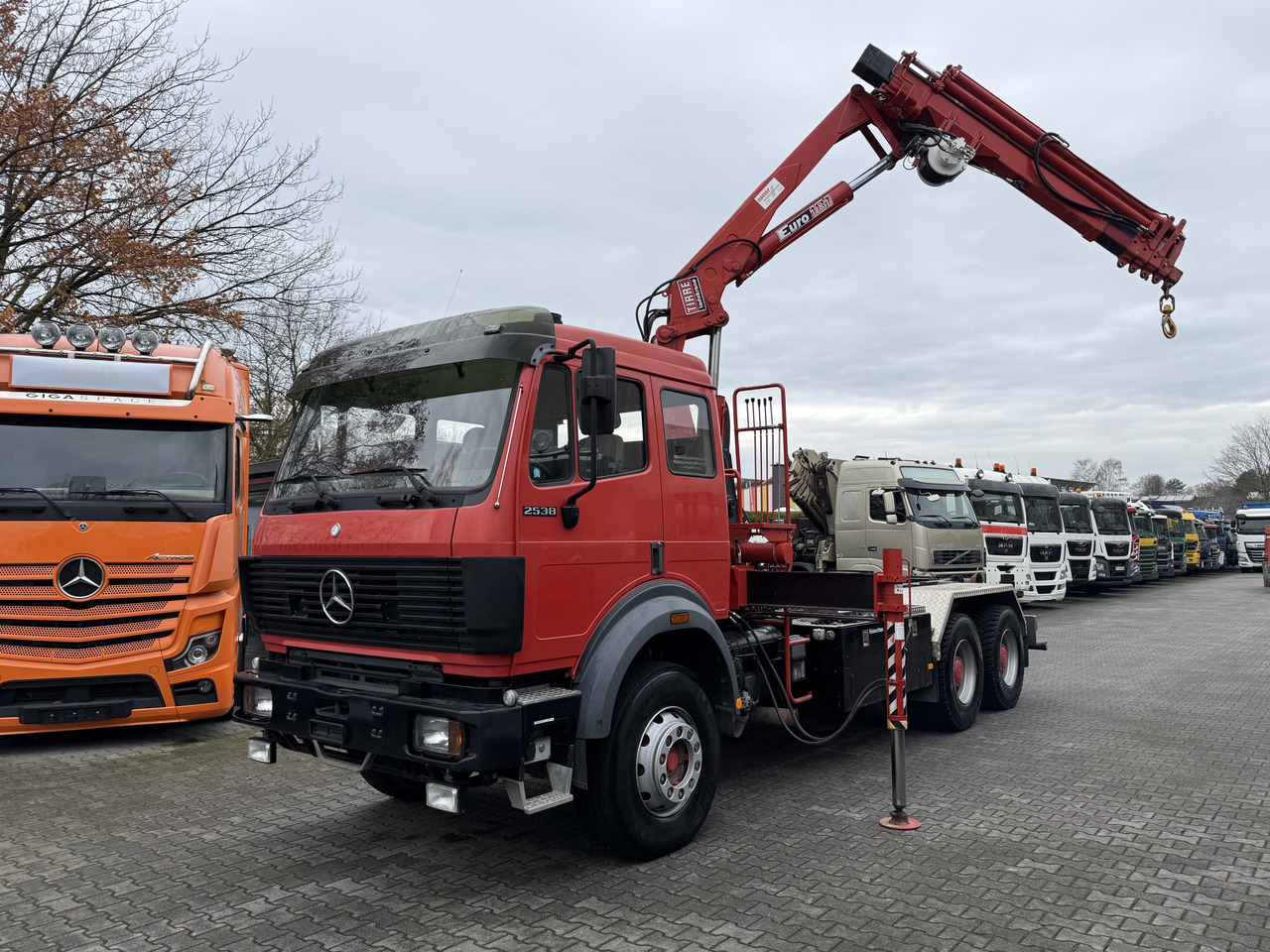 Mercedes-Benz SK 2538 6X4 Haken Kran/ Oldtimer/ Feuerwehr - Darus autó, Horgos rakodó teherautó: 1 kép. Mercedes-Benz SK 2538 6X4 Haken Kran/ Oldtimer/ Feuerwehr - Darus autó, Horgos rakodó teherautó: 1 kép.