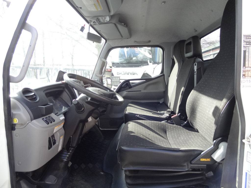 Mitsubishi Fuso 7C18 Meiller - Billenőplatós teherautó: 4 kép. Mitsubishi Fuso 7C18 Meiller - Billenőplatós teherautó: 4 kép.