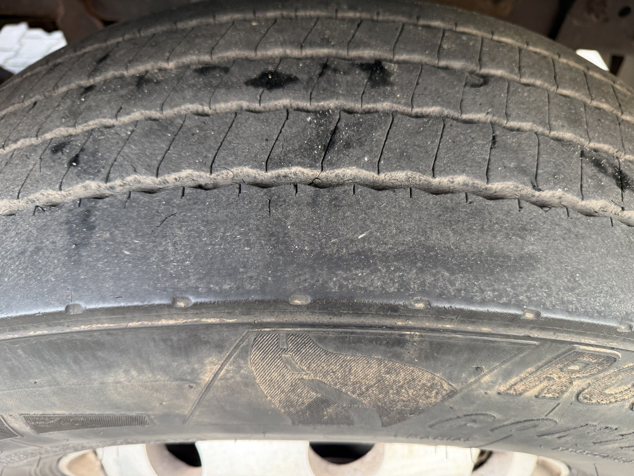 Daf XF105 460 4X2 Comfort Cab - Nyergesvontató: 2 kép. Daf XF105 460 4X2 Comfort Cab - Nyergesvontató: 2 kép.