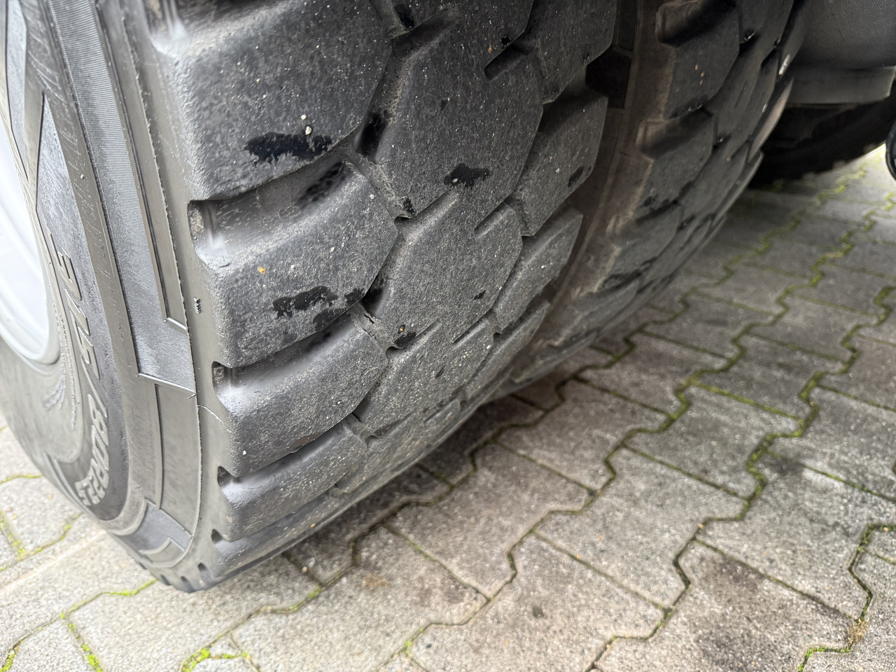 Mercedes-Benz Actros 2548 LS 6X2 Kran HMF 3220 bis 16 Meter - Nyergesvontató: 4 kép. Mercedes-Benz Actros 2548 LS 6X2 Kran HMF 3220 bis 16 Meter - Nyergesvontató: 4 kép.