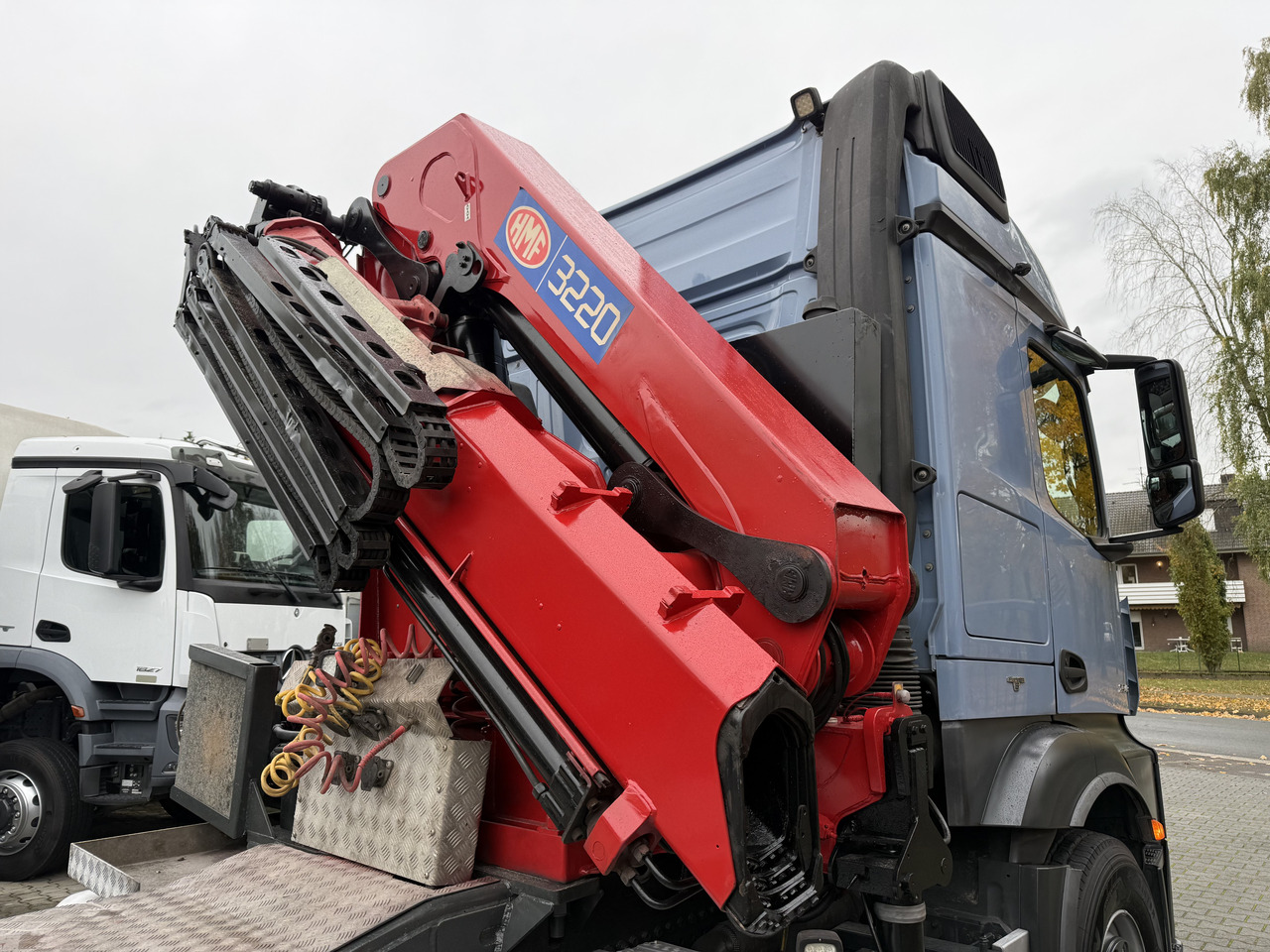 Mercedes-Benz Actros 2548 LS 6X2 Kran HMF 3220 bis 16 Meter - Nyergesvontató: 2 kép. Mercedes-Benz Actros 2548 LS 6X2 Kran HMF 3220 bis 16 Meter - Nyergesvontató: 2 kép.