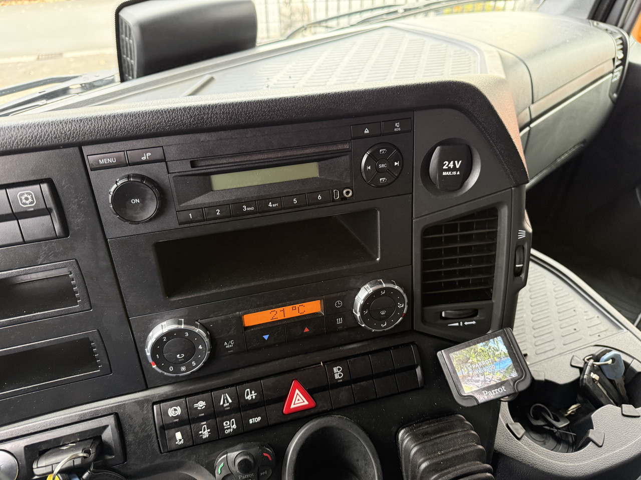 Mercedes-Benz Arocs 2642 LS 6X4 - Nyergesvontató: 5 kép. Mercedes-Benz Arocs 2642 LS 6X4 - Nyergesvontató: 5 kép.