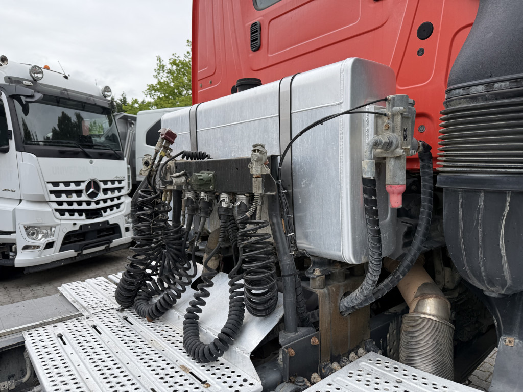 Mercedes-Benz Arocs 2645 LS 6X4 - Nyergesvontató: 3 kép. Mercedes-Benz Arocs 2645 LS 6X4 - Nyergesvontató: 3 kép.