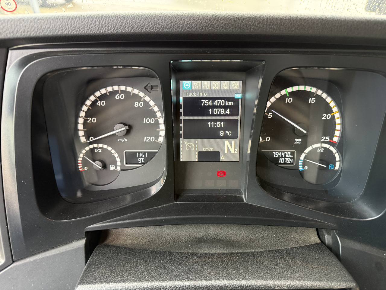 Mercedes-Benz Arocs 2653 6X4 Kran Kesla 2124L - Nyergesvontató: 3 kép. Mercedes-Benz Arocs 2653 6X4 Kran Kesla 2124L - Nyergesvontató: 3 kép.