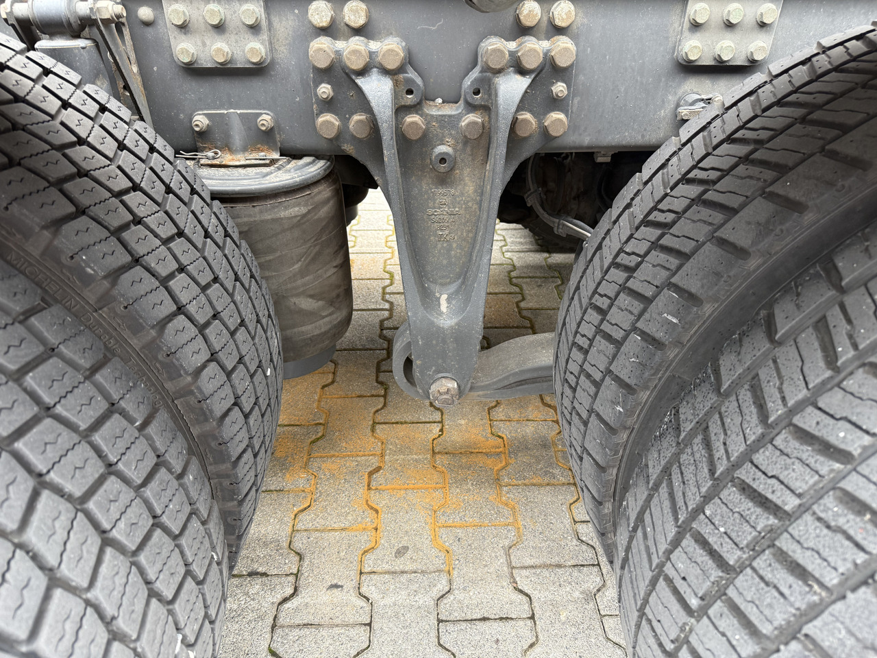 Scania R450 8X4 Kran Fassi F660 bis 34 Meter - Nyergesvontató: 4 kép. Scania R450 8X4 Kran Fassi F660 bis 34 Meter - Nyergesvontató: 4 kép.