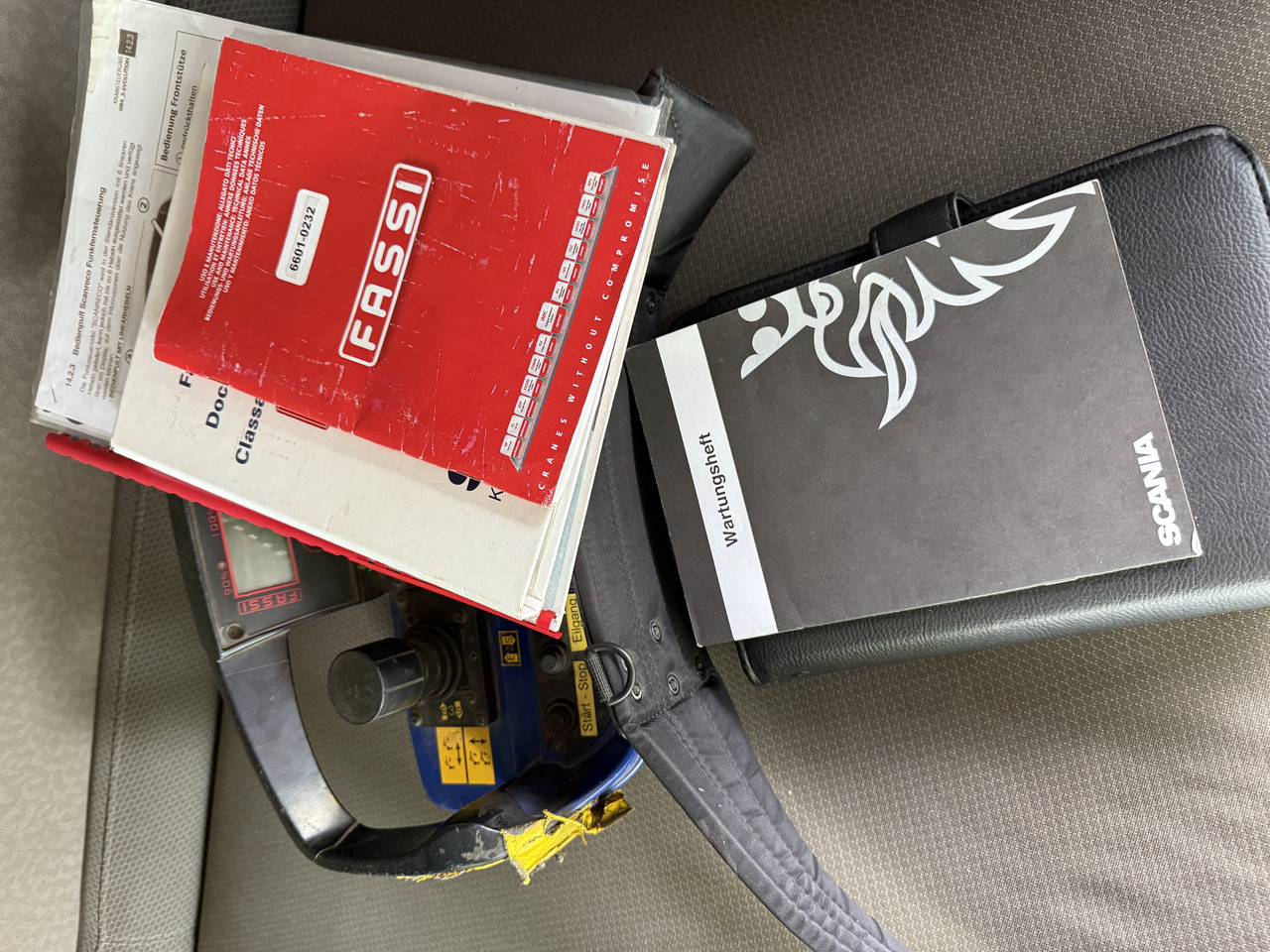 Scania R450 8X4 Kran Fassi F660 bis 34 Meter - Nyergesvontató: 5 kép. Scania R450 8X4 Kran Fassi F660 bis 34 Meter - Nyergesvontató: 5 kép.