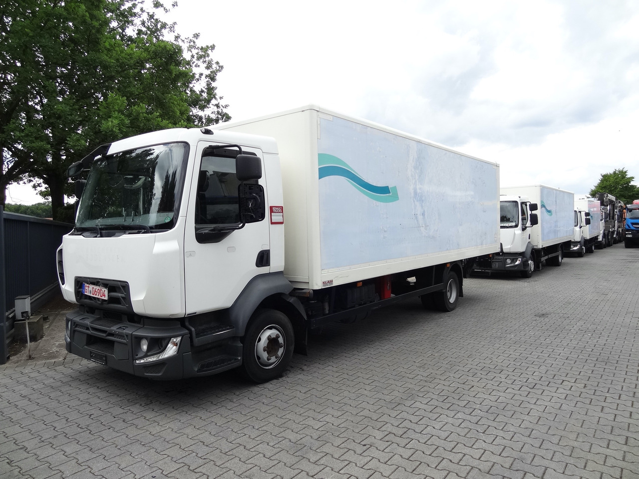 Renault D10.210 7m Koffer - Dobozos felépítményű teherautó: 1 kép. Renault D10.210 7m Koffer - Dobozos felépítményű teherautó: 1 kép.