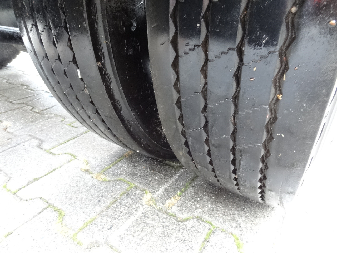 Renault D180.75 Haken Multilift - Horgos rakodó teherautó: 3 kép. Renault D180.75 Haken Multilift - Horgos rakodó teherautó: 3 kép.